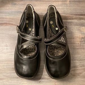 Girls vegan leather black shoes